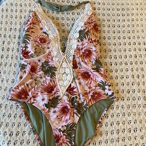 Kona Sol crochet floral one piece swim. XL. Excellent Condition.